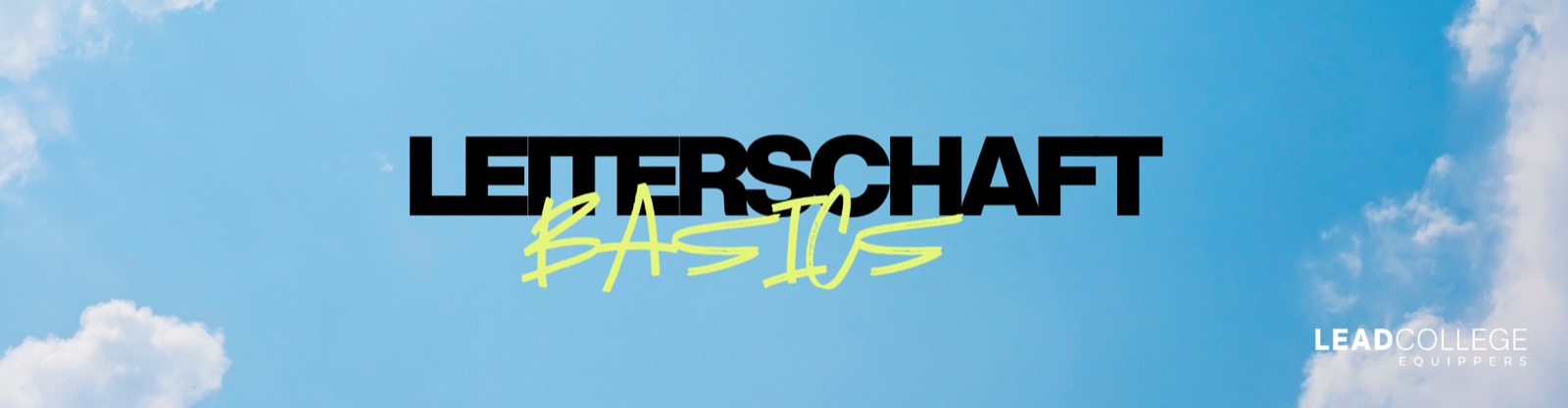 Leiterschaft Basics – Schriftzug vor blauem Himmel